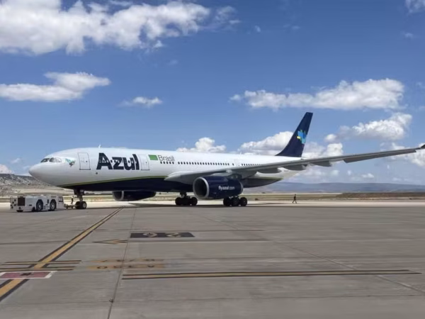 Azul prices global bonds