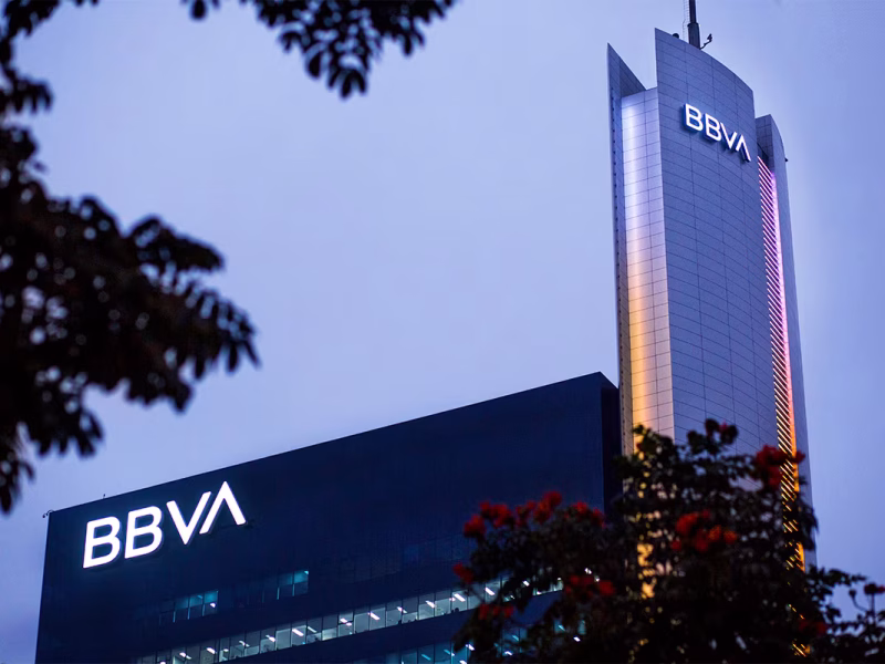 BBVA México prices multi-currency deal
